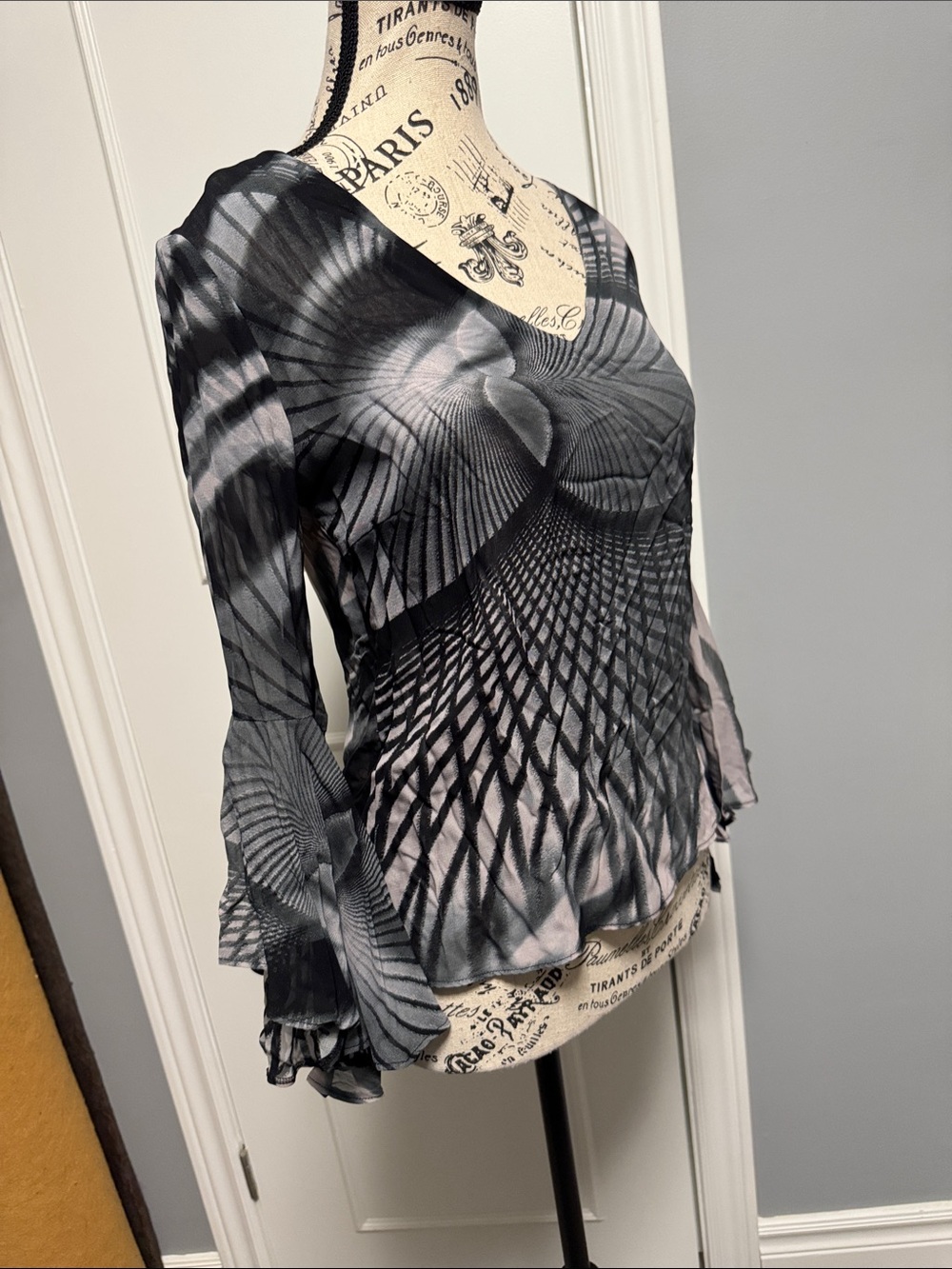 V-Neck Black & Light Gray Abstract Print Blouse